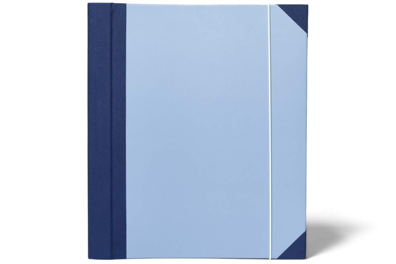 Folio Blue Nopersonalization book 2048x1365 e14c5719 2401 4881 8890 2b36bdb96ae2